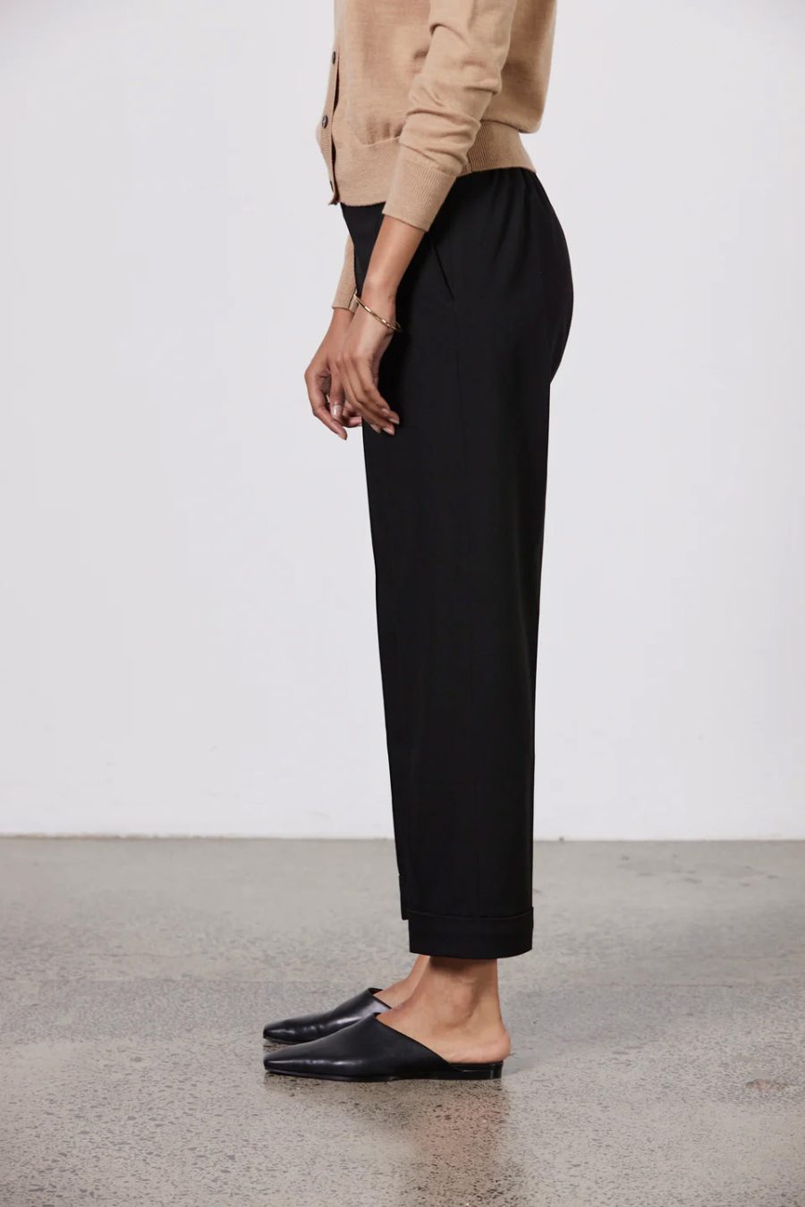 laing hardy cropped pant in black